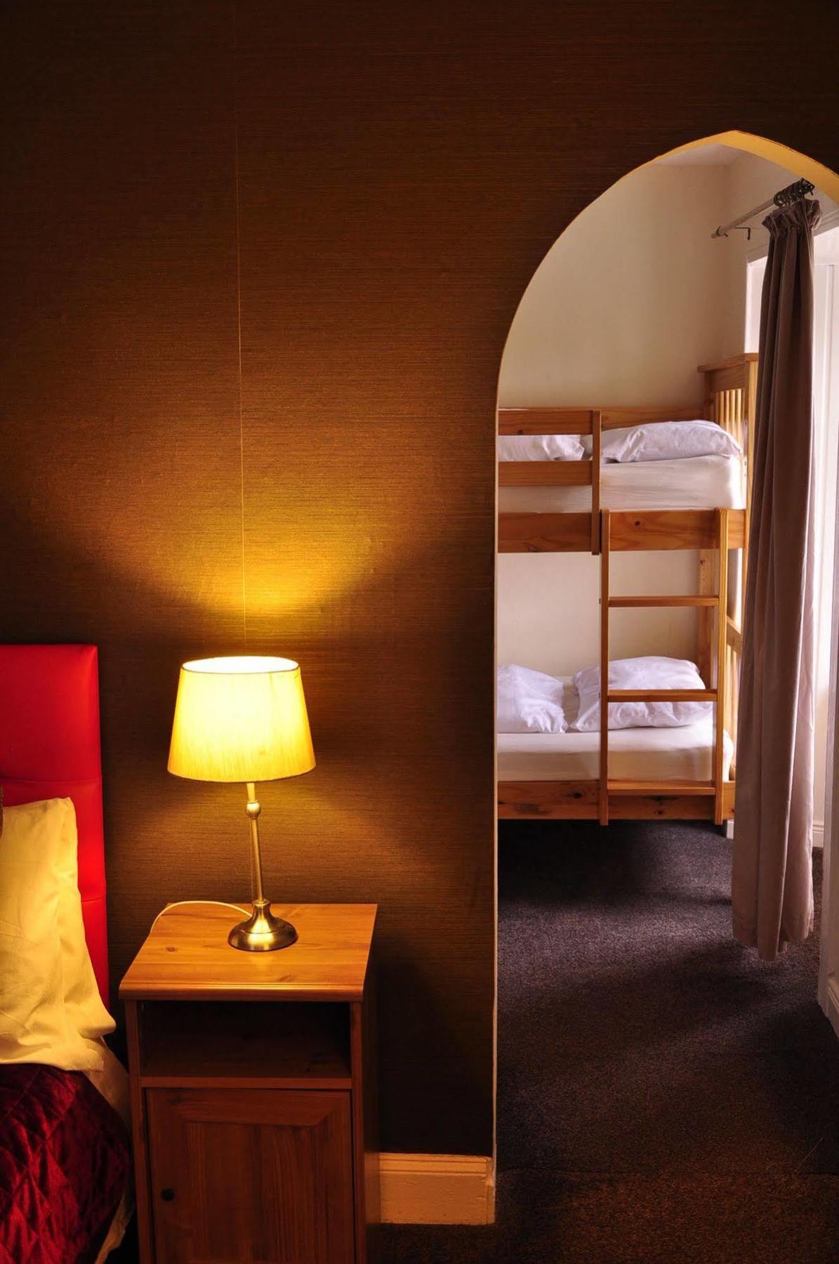 Ben Lawers Hotel Экстерьер фото